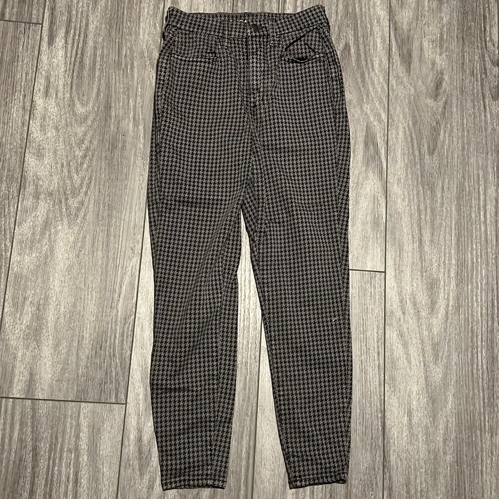 American Eagle size 2 EXTRA SHORT